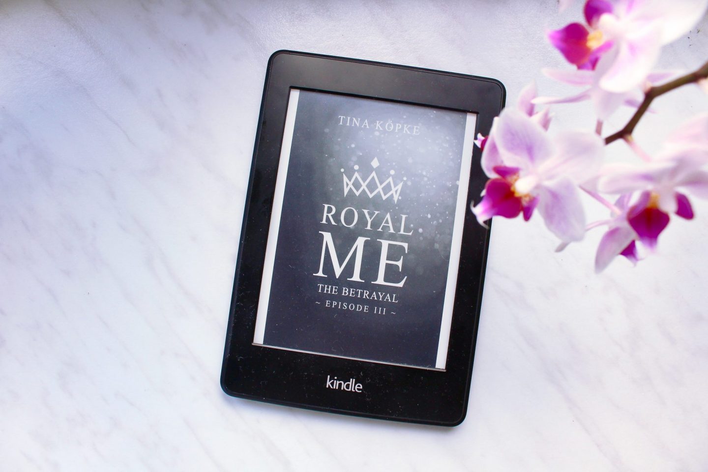 Royal Me: The Betrayal & Kurzinterview mit Autorin Tina Köpke